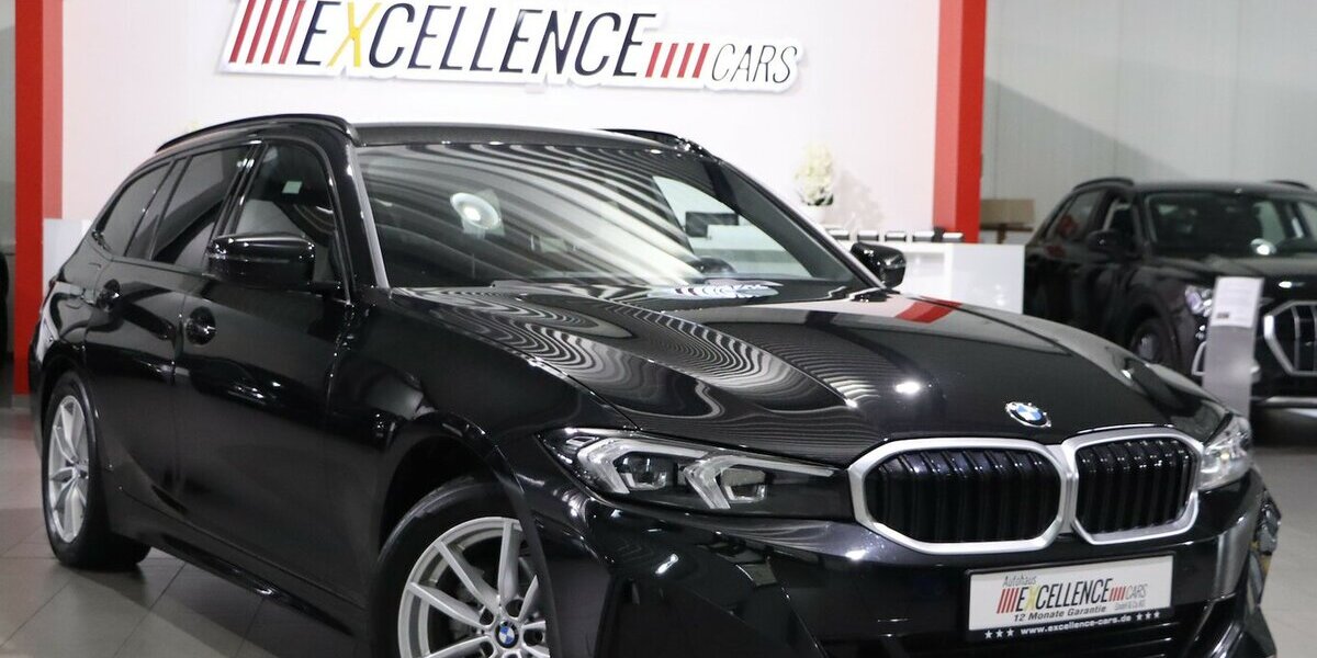 BMW 318d Touring / BLACK & RED / CURVED+HEAD-UP 35.000 km 30.555 &euro; Hamm 59077