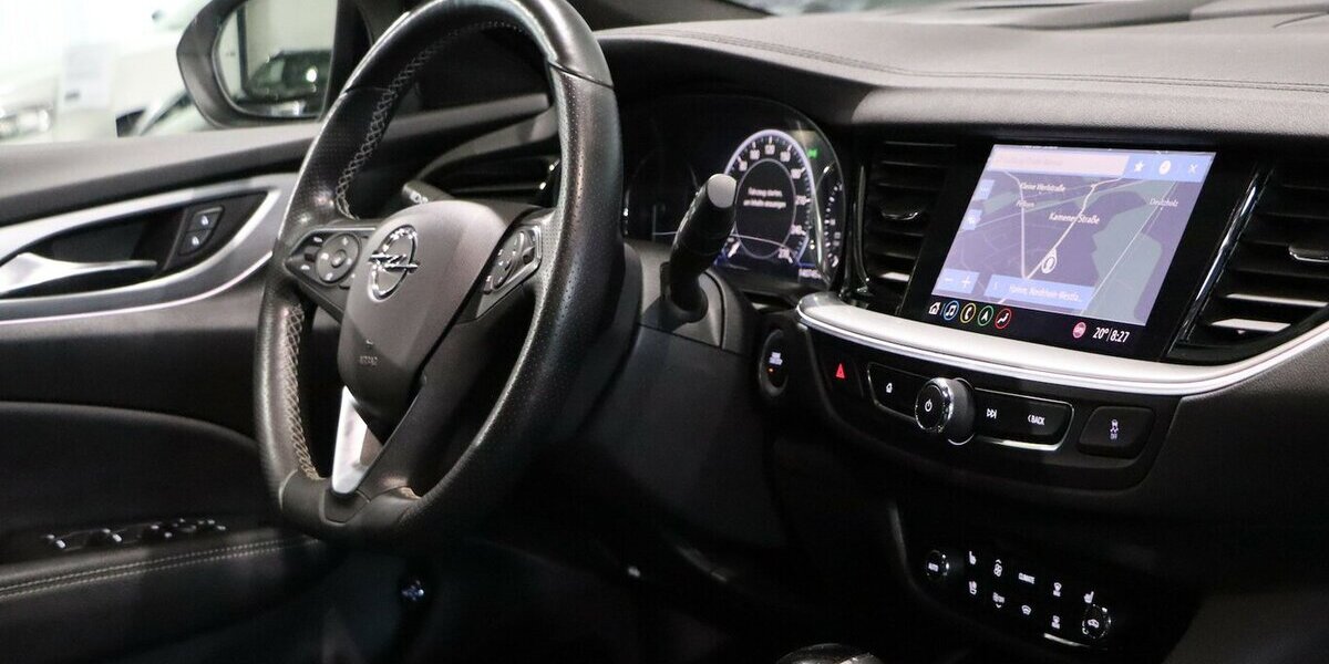 Opel Insignia 2.0 ST 4x4 OPC-LINE GSI WHITE / VC+HUD 140.000 km 19.444 &euro; Hamm 59077