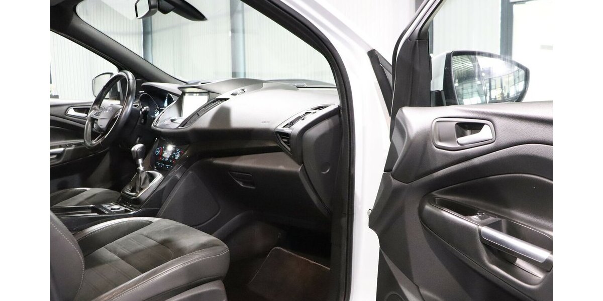 Ford Kuga ST-LINE SPORT WHITE & BLACK / XENON, LEDER 127.000 km 14.911 &euro; Hamm 59077