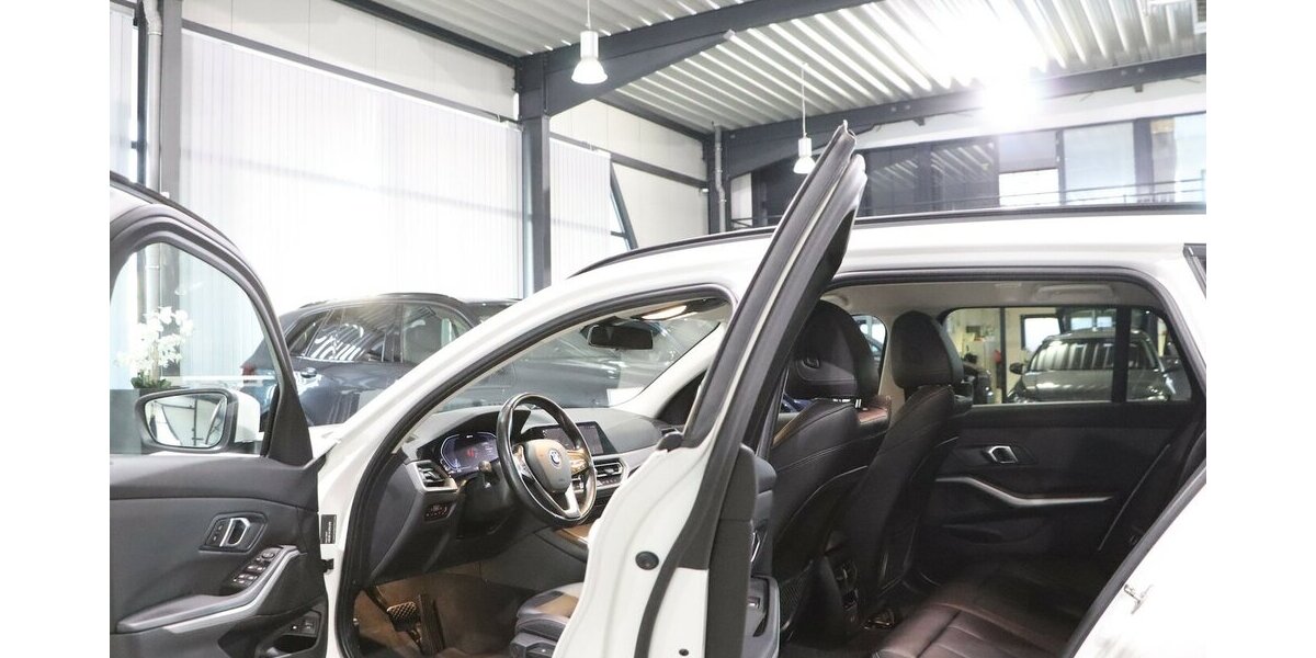 BMW 330e Touring Advantage / VOLL-LEDER-SPORT / LED 95.000 km 24.577 &euro; Hamm 59077