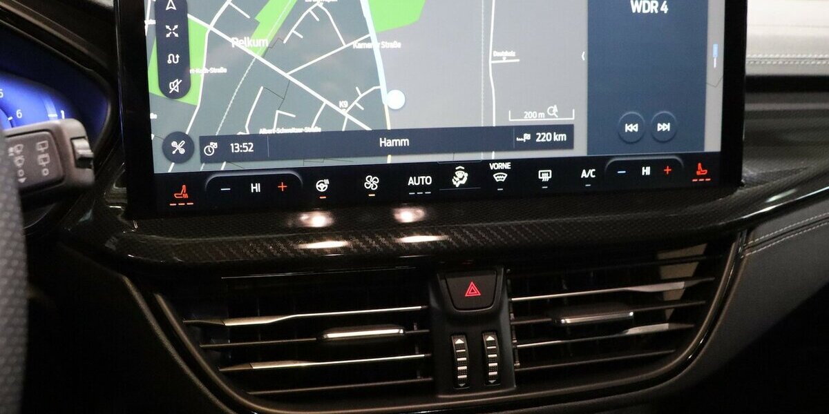 Ford Focus EB HYBRID ST-LINE SPORT VIGNALE MATRIX-LED 34.000 km 22.991 &euro; Hamm 59077