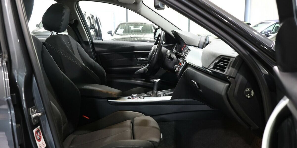 BMW 318d Touring blue PERFORMANCE SPORT / PANORAMA 80.000 km 15.111 &euro; Hamm 59077