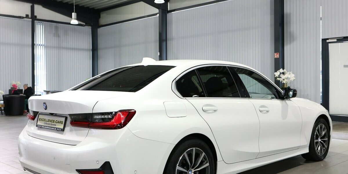 BMW 318d SPORT-LINE / LEDER, LIVE-COCKPIT-PRO, LED 107.000 km 27.333 &euro; Hamm 59077