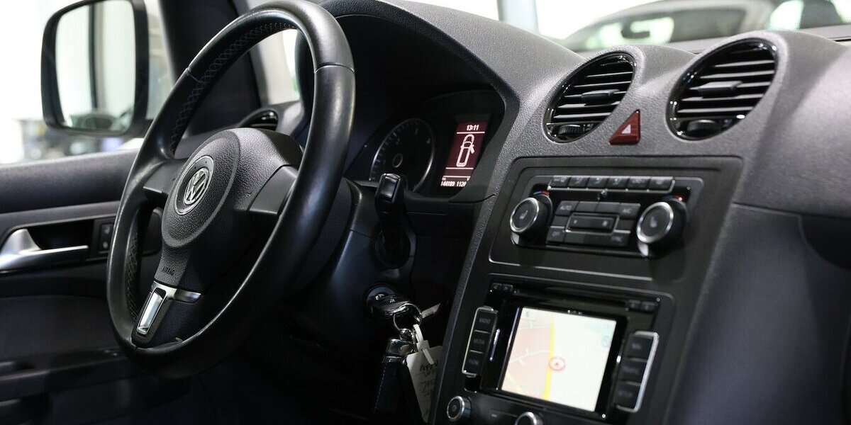 VW Caddy KOMBI 1.6 TDI DSG EDITION-30 WHITE & BLACK 144.000 km 15.111 &euro; Hamm 59077