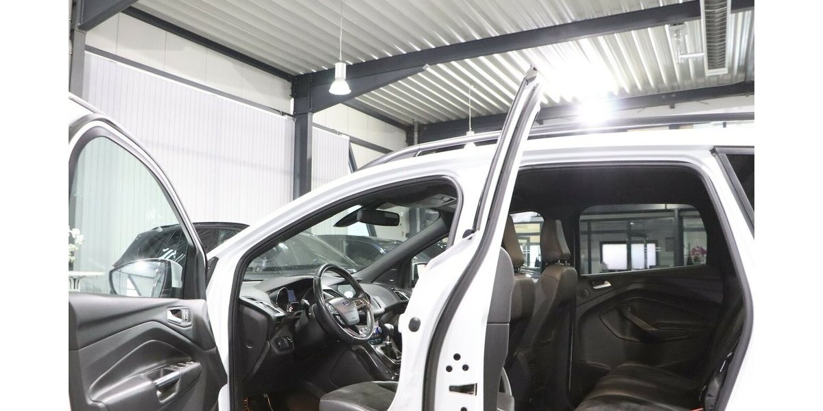 Ford Kuga ST-LINE SPORT WHITE & BLACK / XENON, LEDER 127.000 km 14.911 &euro; Hamm 59077