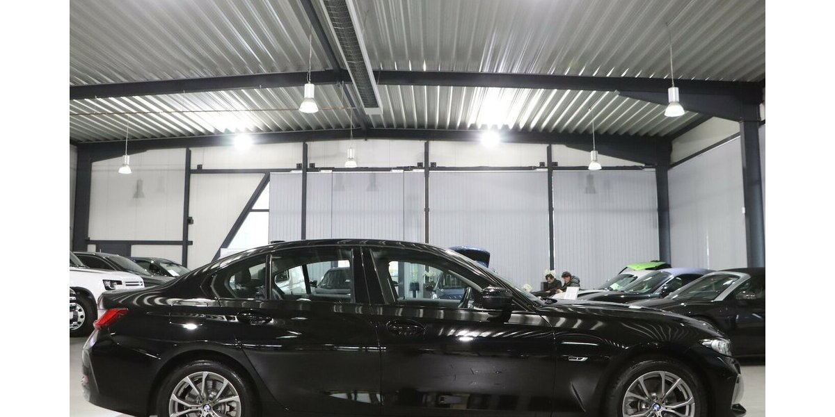 BMW 330e LIMOUSINE SHADOW CURVED+HEAD-UP, LED, H/K 46.000 km 30.444 &euro; Hamm 59077