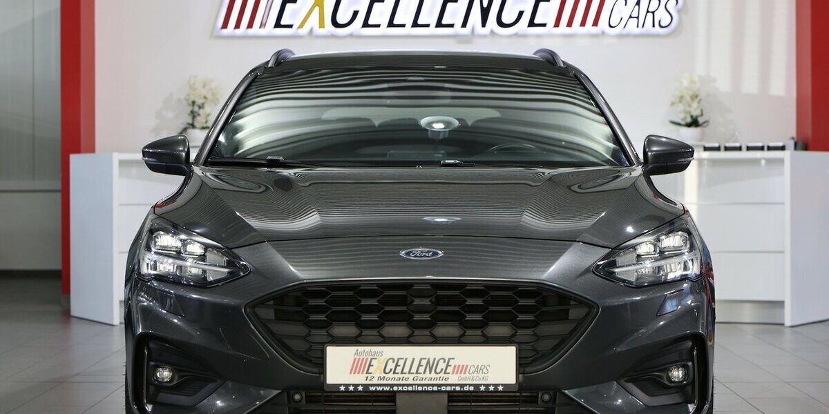 Ford Focus Tunier 1.5 EB ST-LINE-X SPORT / PANORAMA 108.000 km 17.991 &euro; Hamm 59077