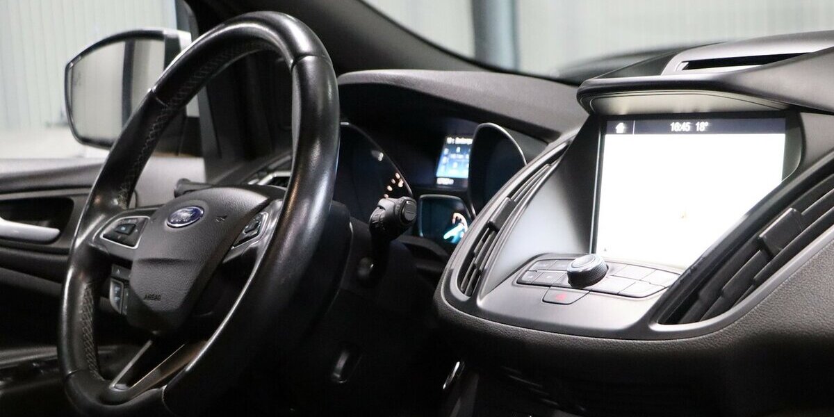 Ford Kuga ST-LINE SPORT WHITE & BLACK / XENON, LEDER 127.000 km 14.911 &euro; Hamm 59077