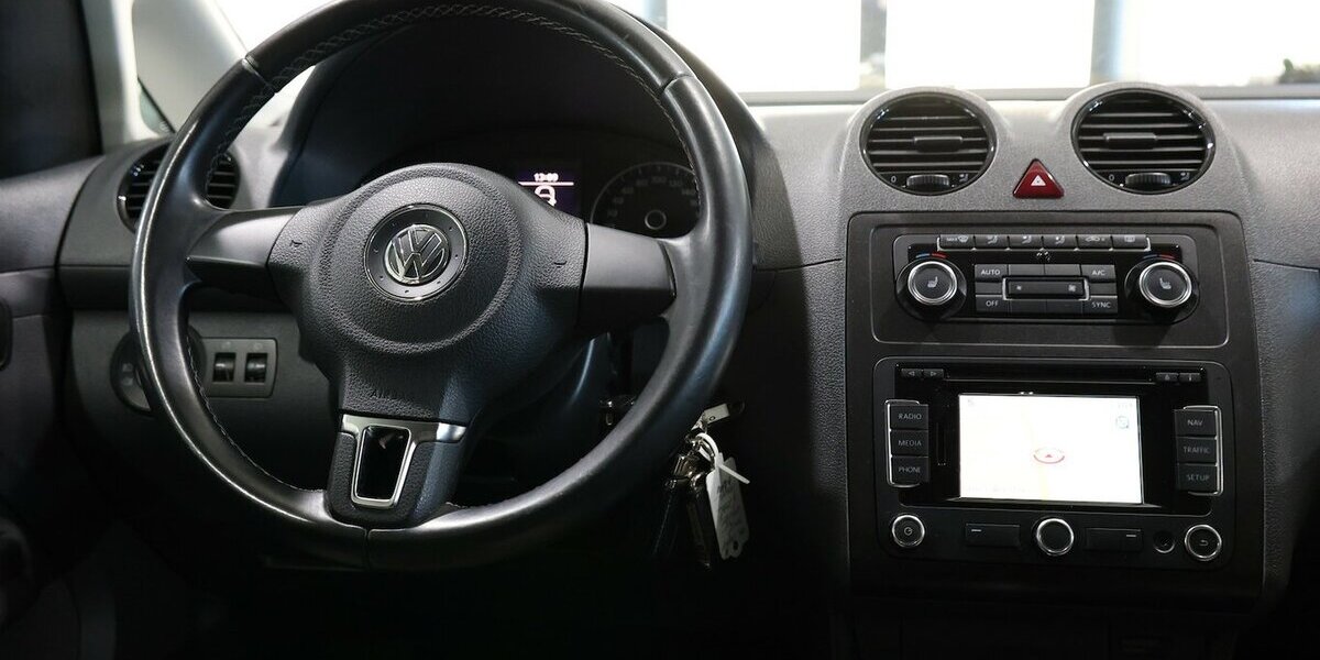 VW Caddy KOMBI 1.6 TDI DSG EDITION-30 WHITE & BLACK 144.000 km 15.111 &euro; Hamm 59077