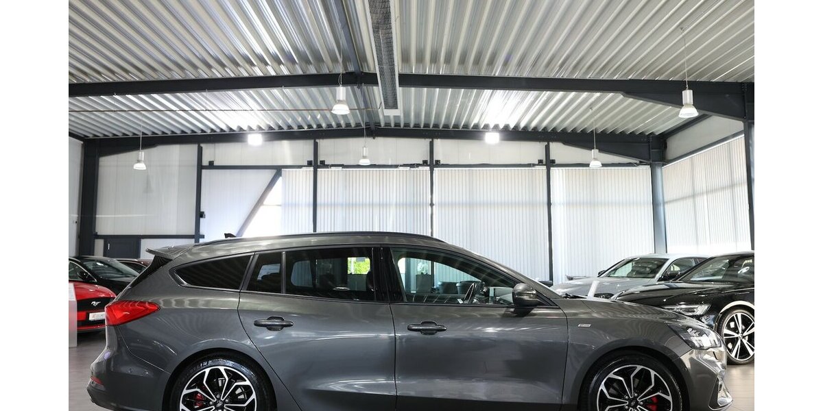 Ford Focus Tunier 1.5 EB ST-LINE-X SPORT / PANORAMA 108.000 km 17.991 &euro; Hamm 59077