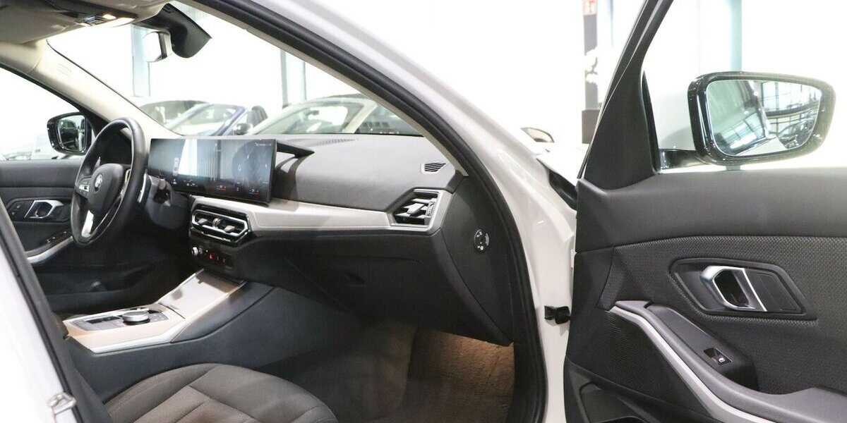 BMW 320d LIMOUSINE xDrive BUSINESS / CURVED / LED 68.000 km 30.333 &euro; Hamm 59077