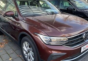 VW Tiguan 3.861 km 29.498 &euro; Soest 59494
