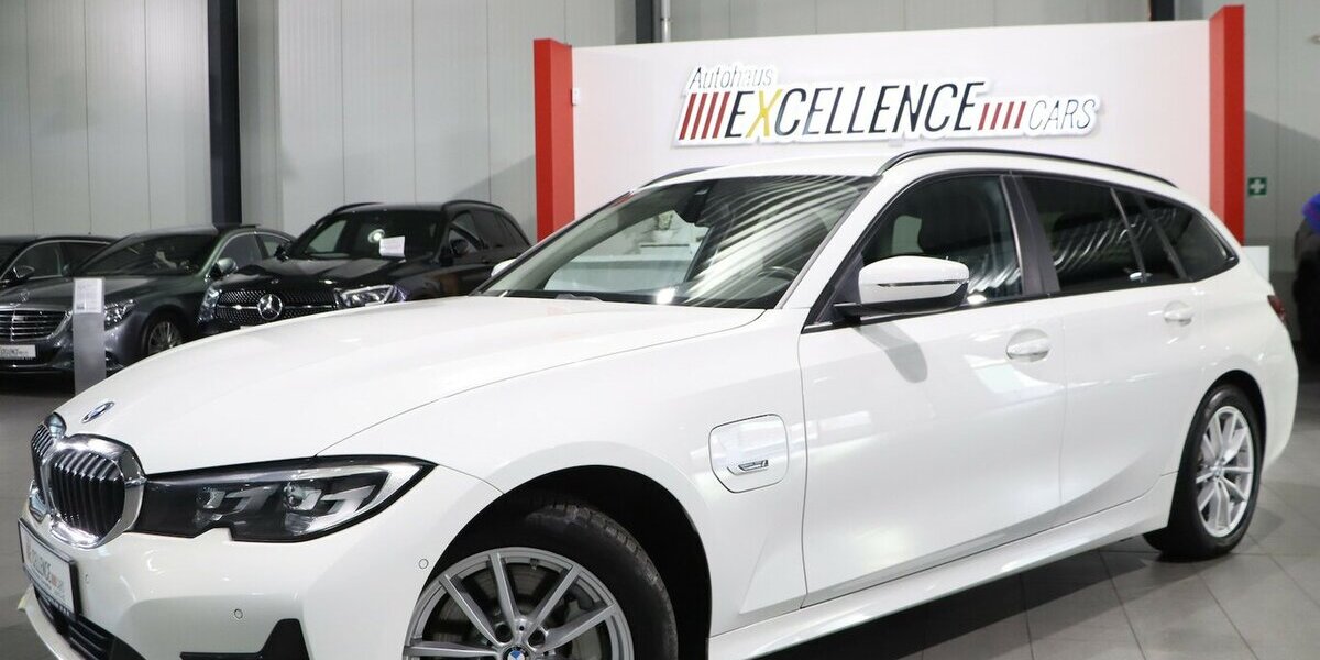 BMW 330e Touring Advantage / VOLL-LEDER-SPORT / LED 95.000 km 24.577 &euro; Hamm 59077