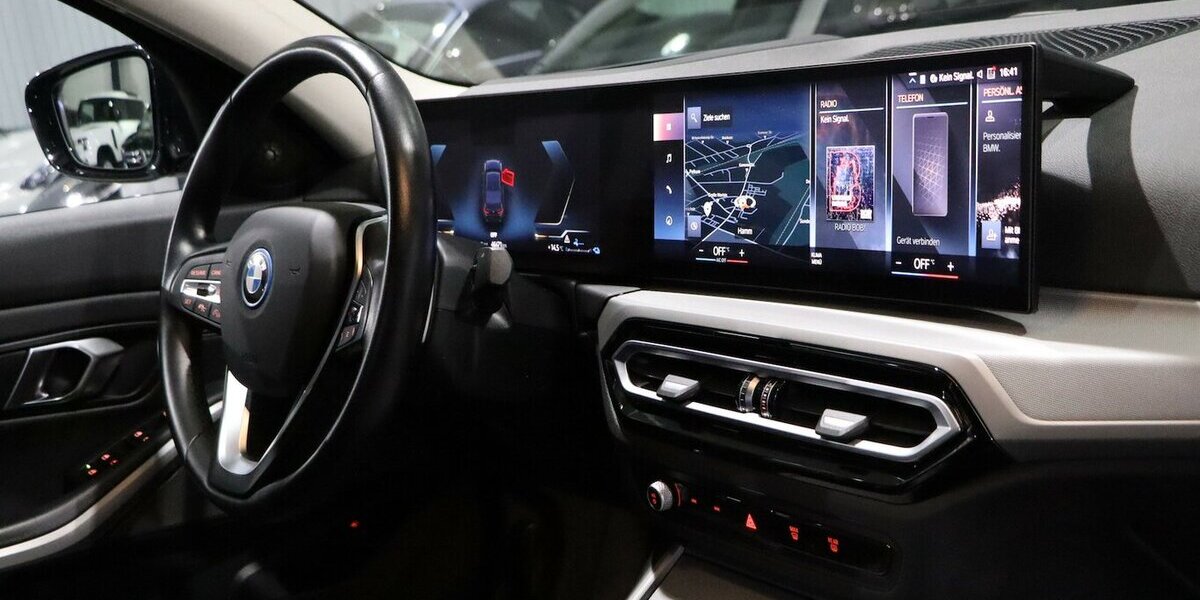 BMW 330e LIMOUSINE SHADOW CURVED+HEAD-UP, LED, H/K 46.000 km 30.444 &euro; Hamm 59077