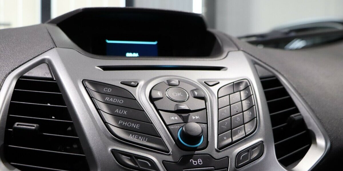 Ford EcoSport 1.5 / WHITE / AUTOMATIK / GEPFLEGT / 57.000 km 10.777 &euro; Hamm 59077