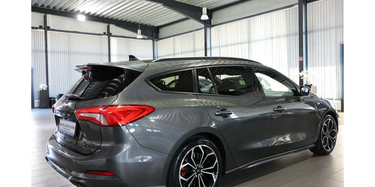 Ford Focus Tunier 1.5 EB ST-LINE-X SPORT / PANORAMA 108.000 km 17.991 &euro; Hamm 59077