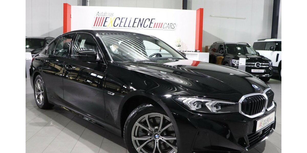 BMW 330e LIMOUSINE SHADOW CURVED+HEAD-UP, LED, H/K 46.000 km 30.444 &euro; Hamm 59077