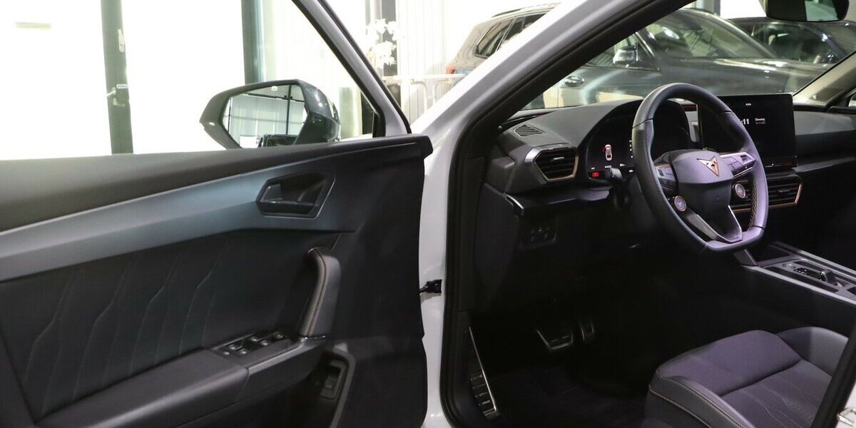 Cupra Leon ST 1.4 TSI DSG VZ e-Hybrid / MATRIX-LED / 6.000 km 31.991 &euro; Hamm 59077