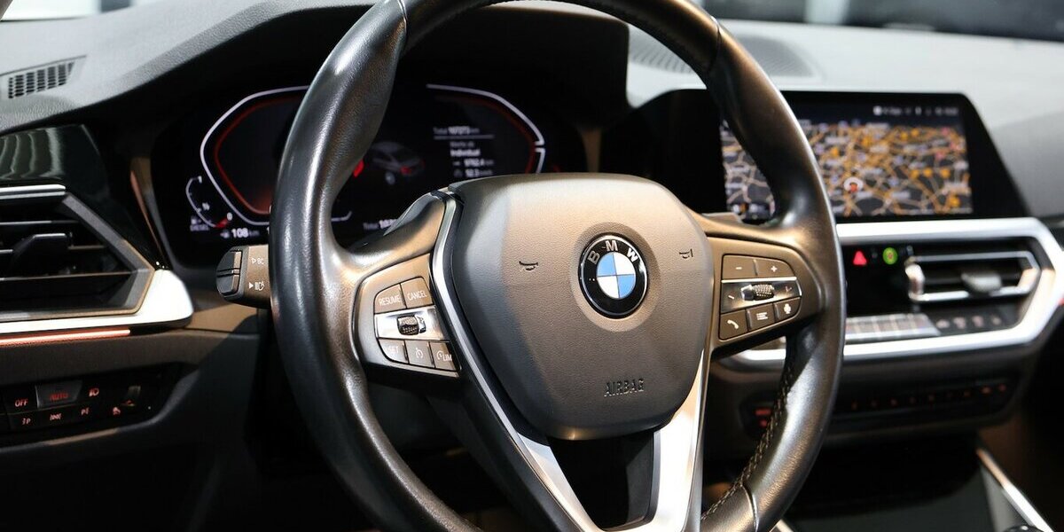 BMW 318d SPORT-LINE / LEDER, LIVE-COCKPIT-PRO, LED 107.000 km 27.333 &euro; Hamm 59077