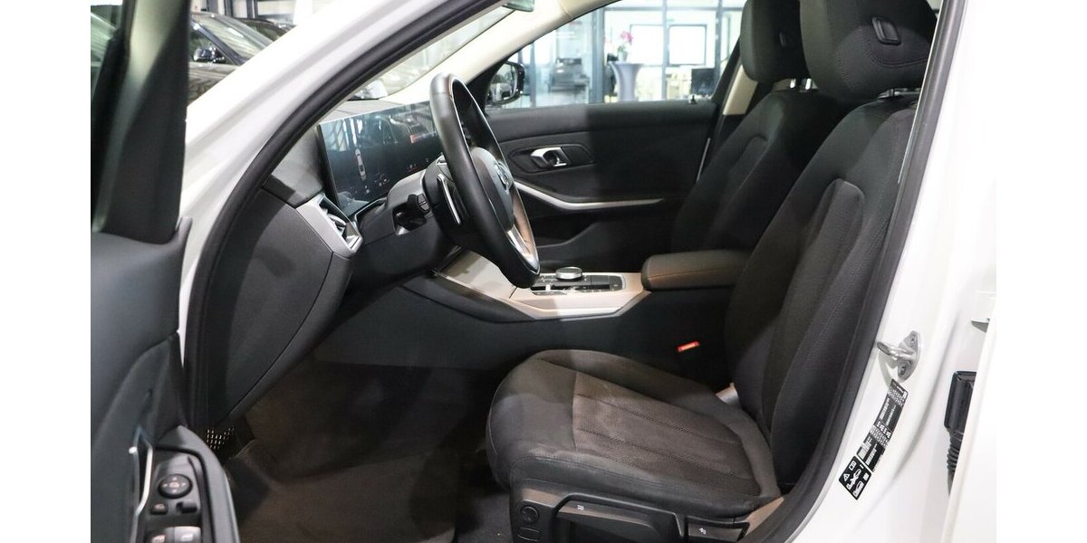 BMW 320d LIMOUSINE xDrive BUSINESS / CURVED / LED 68.000 km 30.333 &euro; Hamm 59077