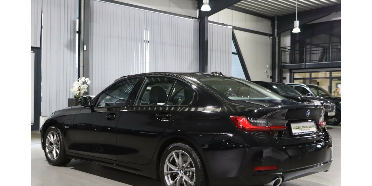 BMW 330e LIMOUSINE SHADOW CURVED+HEAD-UP, LED, H/K 46.000 km 30.444 &euro; Hamm 59077