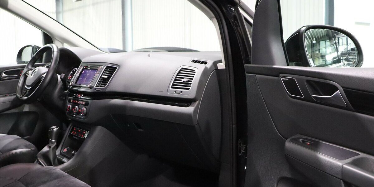 VW Sharan 1.4 TSI BUSINESS HIGHLINE / XENON / TOP 64.000 km 26.991 &euro; Hamm 59077