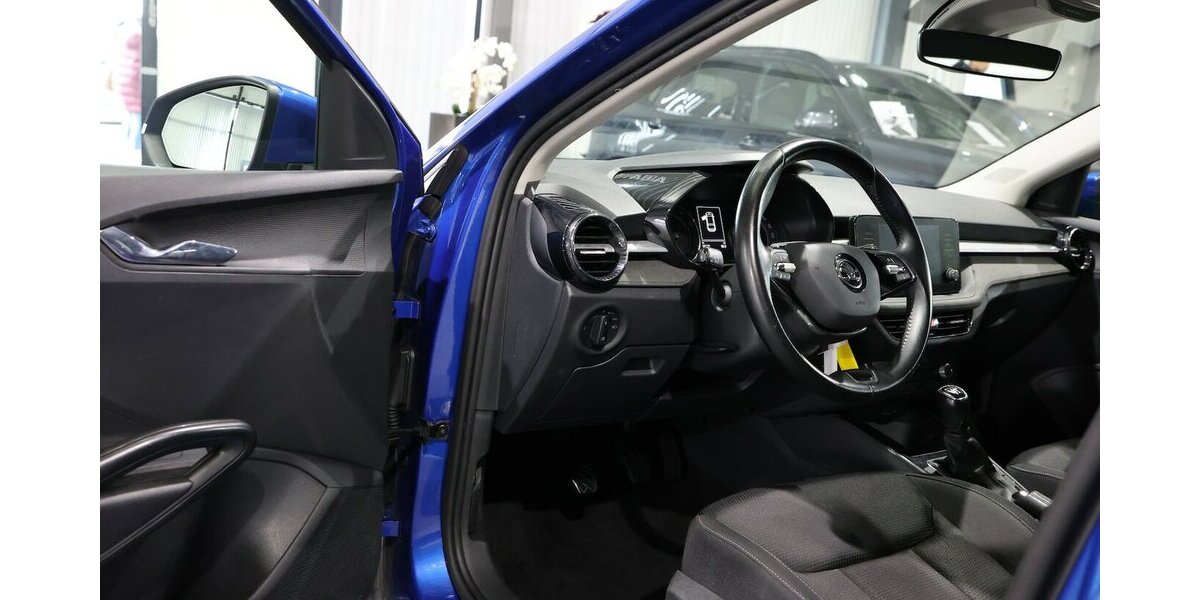 Skoda Fabia 1.0 TOUR RACE BLUE / LED / GROßES-DISPLAY 55.000 km 12.991 &euro; Hamm 59077