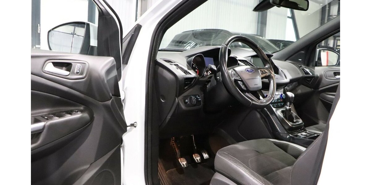 Ford Kuga ST-LINE SPORT WHITE & BLACK / XENON, LEDER 127.000 km 14.911 &euro; Hamm 59077