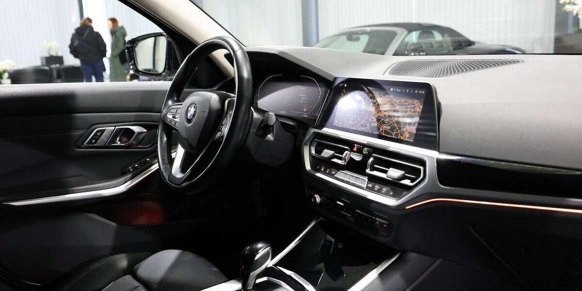 BMW 318d SPORT-LINE / LEDER, LIVE-COCKPIT-PRO, LED 107.000 km 27.333 &euro; Hamm 59077