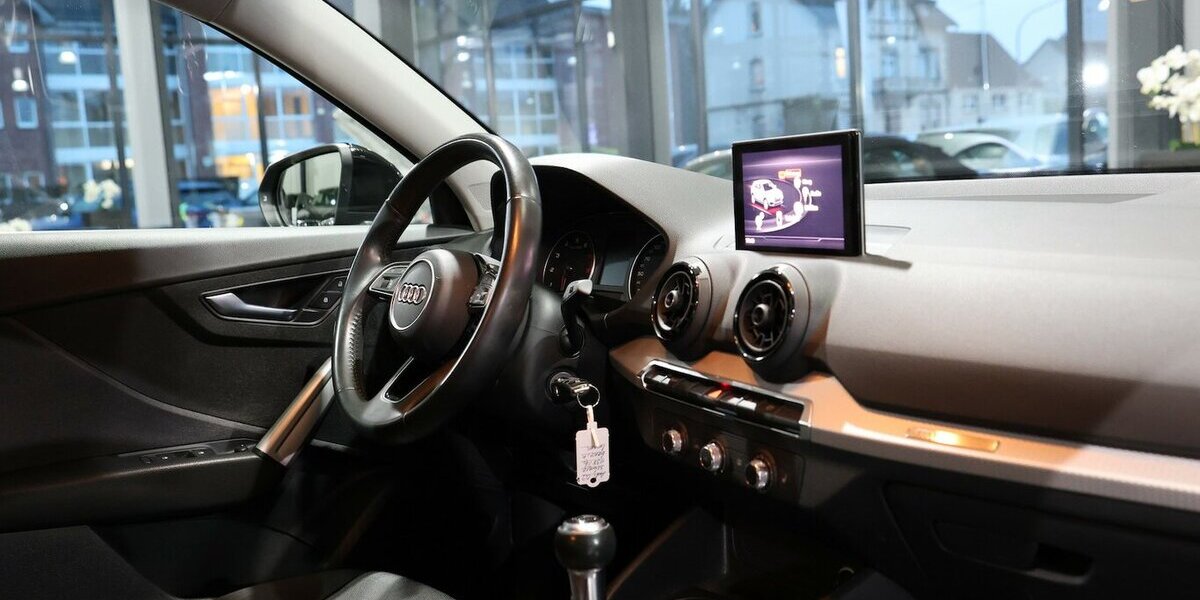 Audi Q2 1.4 TFSI SPORT / 1.HAND / ABN.AHK / PDC / SHZ 138.000 km 13.777 &euro; Hamm 59077