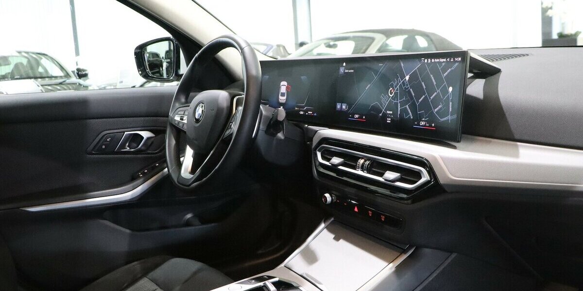 BMW 320d LIMOUSINE xDrive BUSINESS / CURVED / LED 68.000 km 30.333 &euro; Hamm 59077