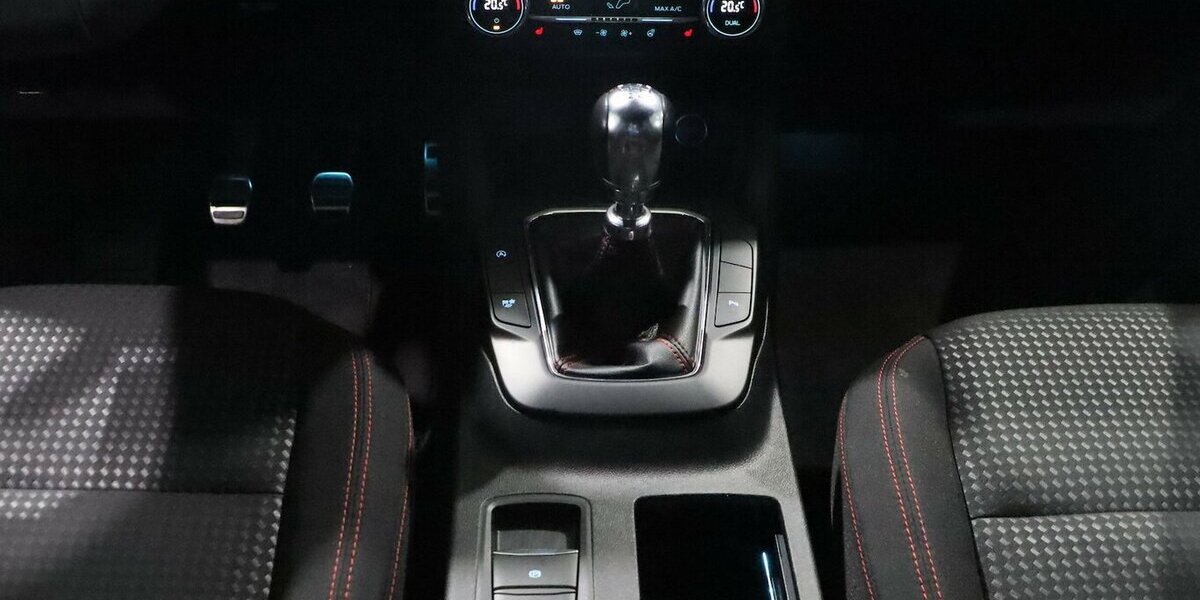 Ford Kuga 2.0 ECOBLUE STYLE ST-LINE SPORT BLACK / LED 125.000 km 16.991 &euro; Hamm 59077