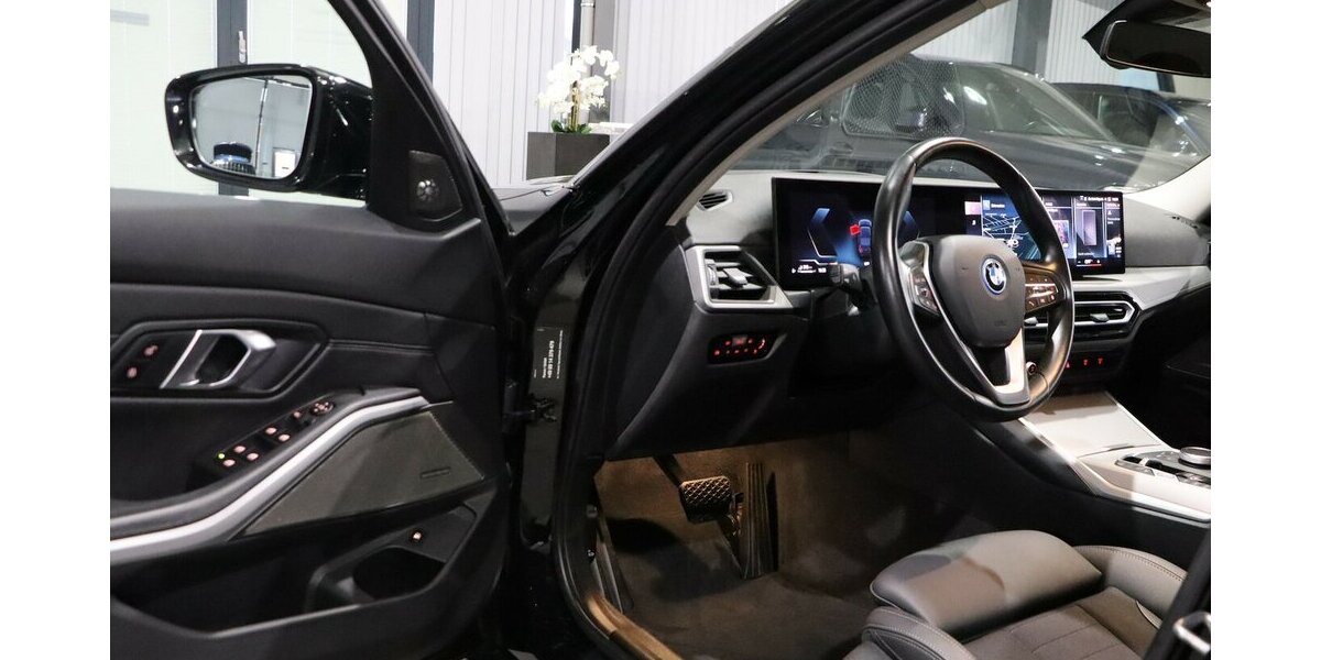 BMW 330e LIMOUSINE SHADOW CURVED+HEAD-UP, LED, H/K 46.000 km 30.444 &euro; Hamm 59077