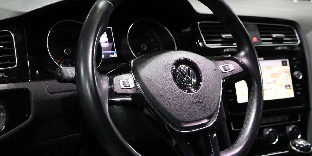 VW Golf VII 1.5 TSI HIGHLINE R-LINE SPORT BLACK LED 192.000 km 11.444 &euro; Hamm 59077