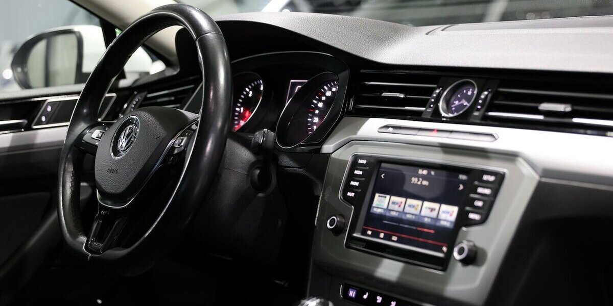 VW Passat 1.6 TDI Comfortline WHITE / MASSAGE+SHZ 176.000 km 10.444 &euro; Hamm 59077