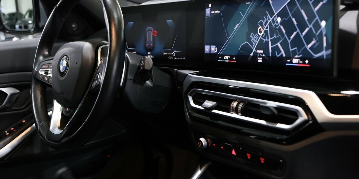 BMW 318d Touring SPORT / PANORAMA,LEDER,CURVED+HUD 53.000 km 29.833 &euro; Hamm 59077