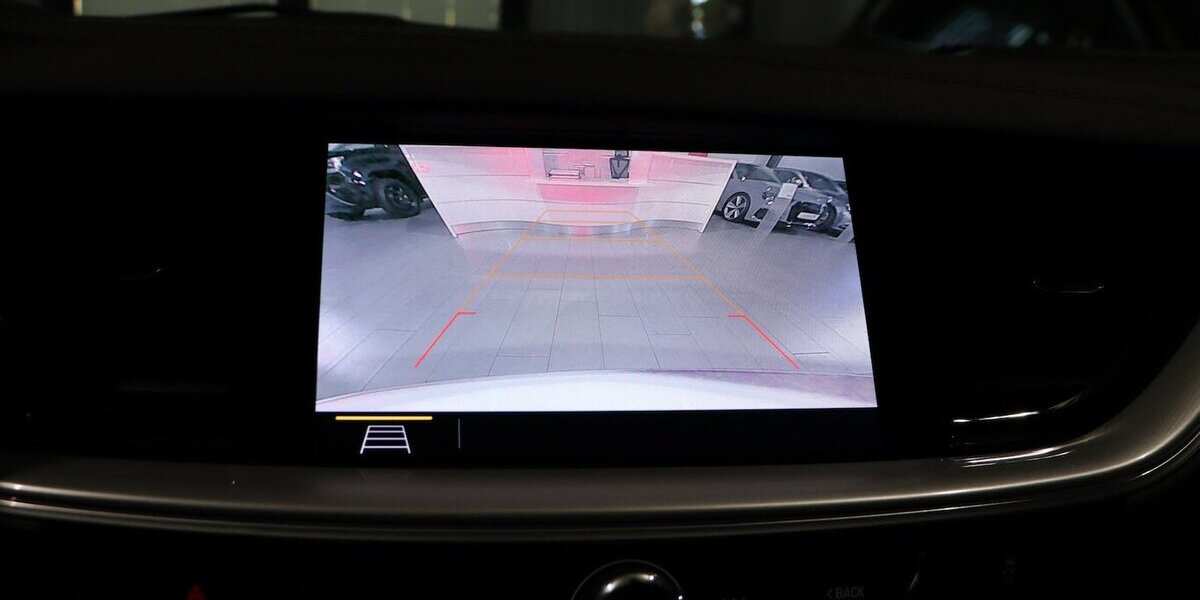 Opel Insignia 2.0 ST 4x4 OPC-LINE GSI WHITE / VC+HUD 140.000 km 19.444 &euro; Hamm 59077