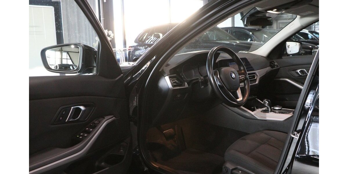 BMW 330d Touring ADVANTAGE / LED / LIVE+NAVI+ 149.000 km 22.444 &euro; Hamm 59077