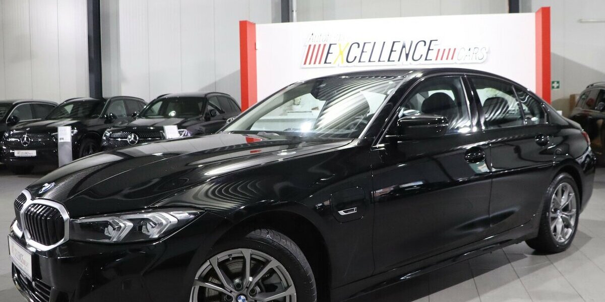 BMW 330e LIMOUSINE SHADOW CURVED+HEAD-UP, LED, H/K 46.000 km 30.444 &euro; Hamm 59077