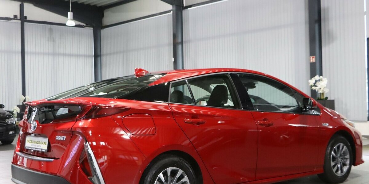 Toyota Prius Plug-in Hybrid EXECUTIVE / LED, VC+HEAD-UP 34.000 km 26.777 &euro; Hamm 59077