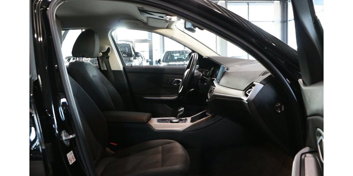 BMW 330d Touring ADVANTAGE / LED / LIVE+NAVI+ 149.000 km 22.444 &euro; Hamm 59077