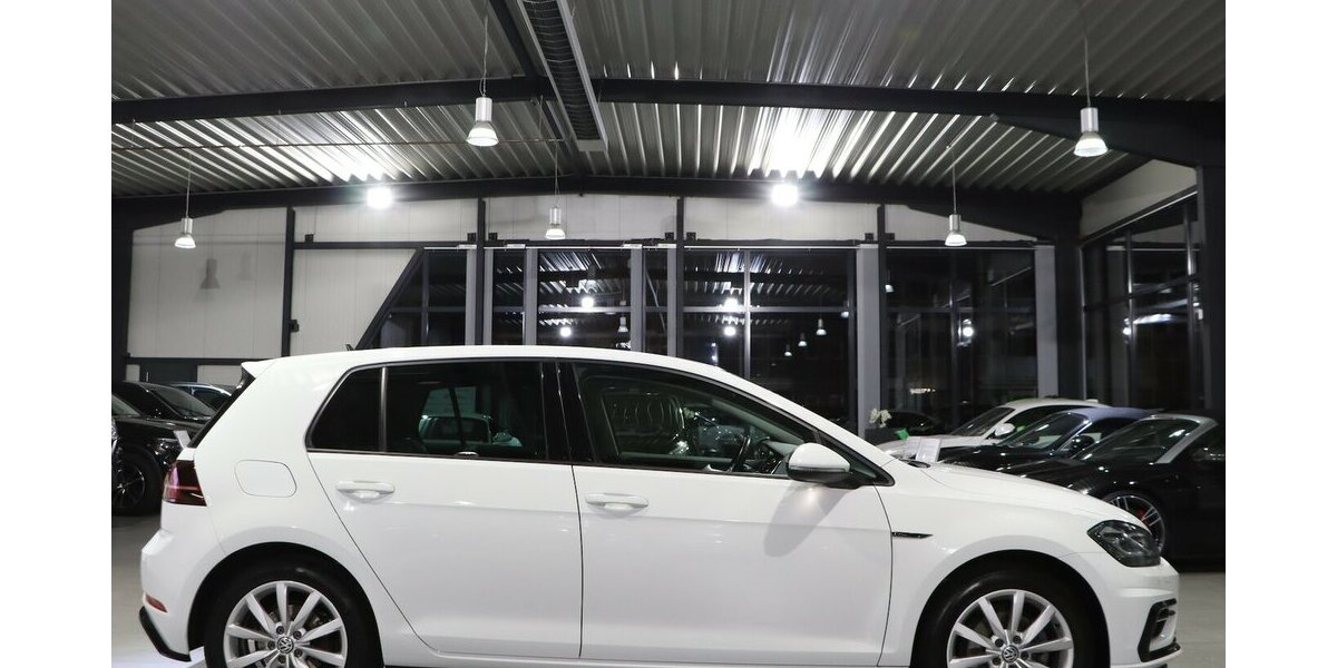 VW Golf VII 1.5 TSI HIGHLINE R-LINE SPORT BLACK LED 192.000 km 11.444 &euro; Hamm 59077