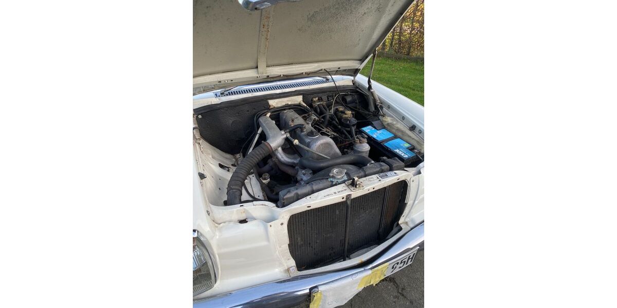 Mercedes-Benz 240 249.800 km 12.900 &euro; Oelde 59302