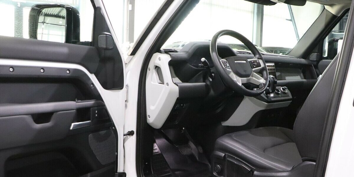 Land Rover Defender D200 90S / 6-SITZER / PANORAMA-SEITEN 69.000 km 52.991 &euro; Hamm 59077