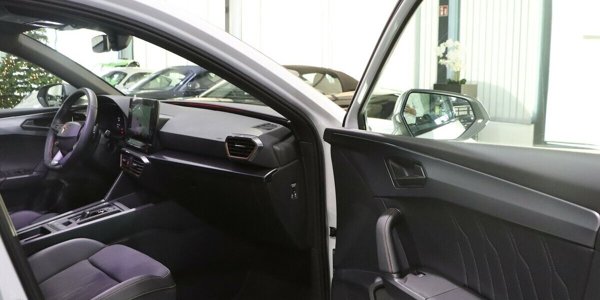 Cupra Leon ST 1.4 TSI DSG VZ e-Hybrid / MATRIX-LED / 6.000 km 31.991 &euro; Hamm 59077