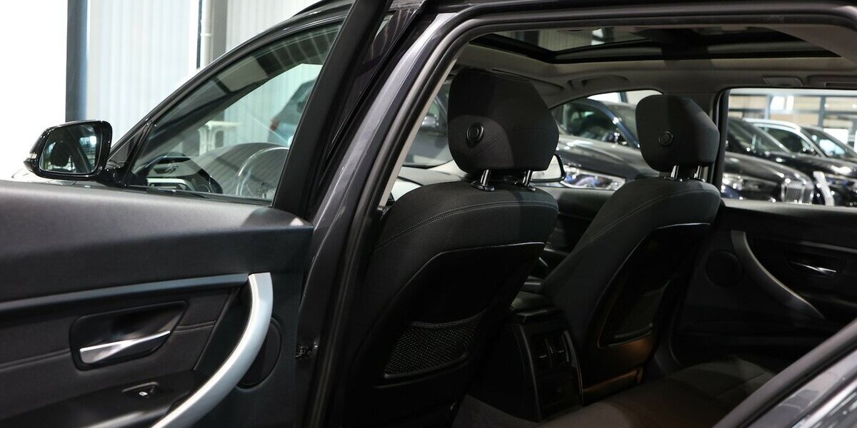 BMW 318d Touring blue PERFORMANCE SPORT / PANORAMA 80.000 km 15.111 &euro; Hamm 59077