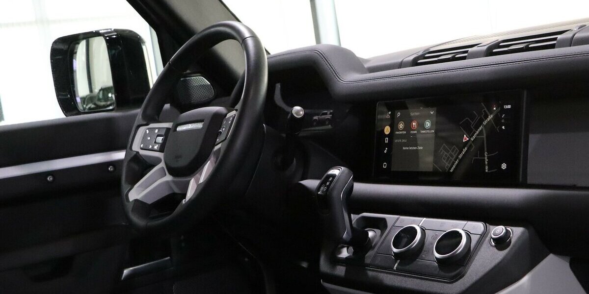 Land Rover Defender D200 90S / 6-SITZER / PANORAMA-SEITEN 69.000 km 52.991 &euro; Hamm 59077