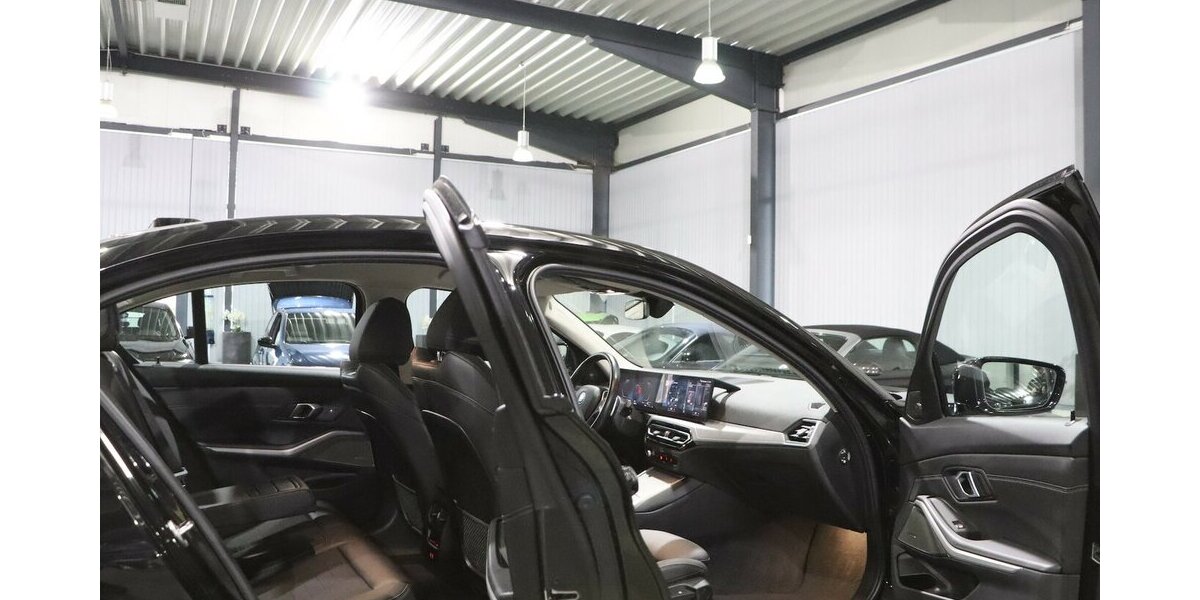 BMW 330e LIMOUSINE SHADOW CURVED+HEAD-UP, LED, H/K 46.000 km 30.444 &euro; Hamm 59077