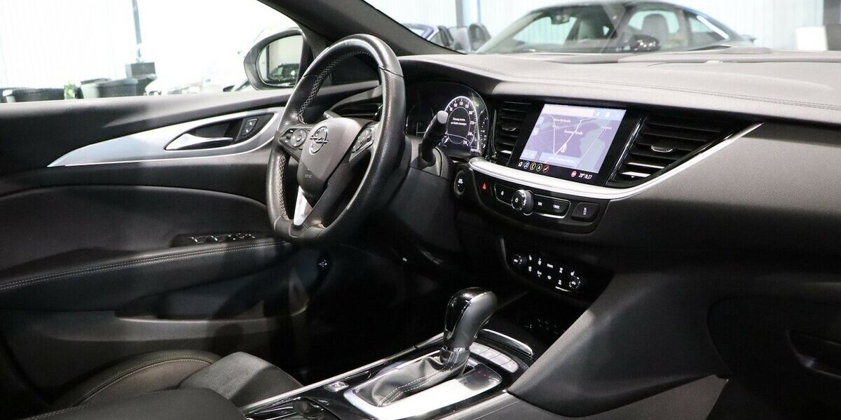 Opel Insignia 2.0 ST 4x4 OPC-LINE GSI WHITE / VC+HUD 140.000 km 19.444 &euro; Hamm 59077