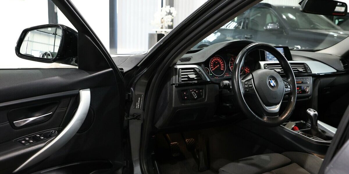 BMW 318d Touring blue PERFORMANCE SPORT / PANORAMA 80.000 km 15.111 &euro; Hamm 59077